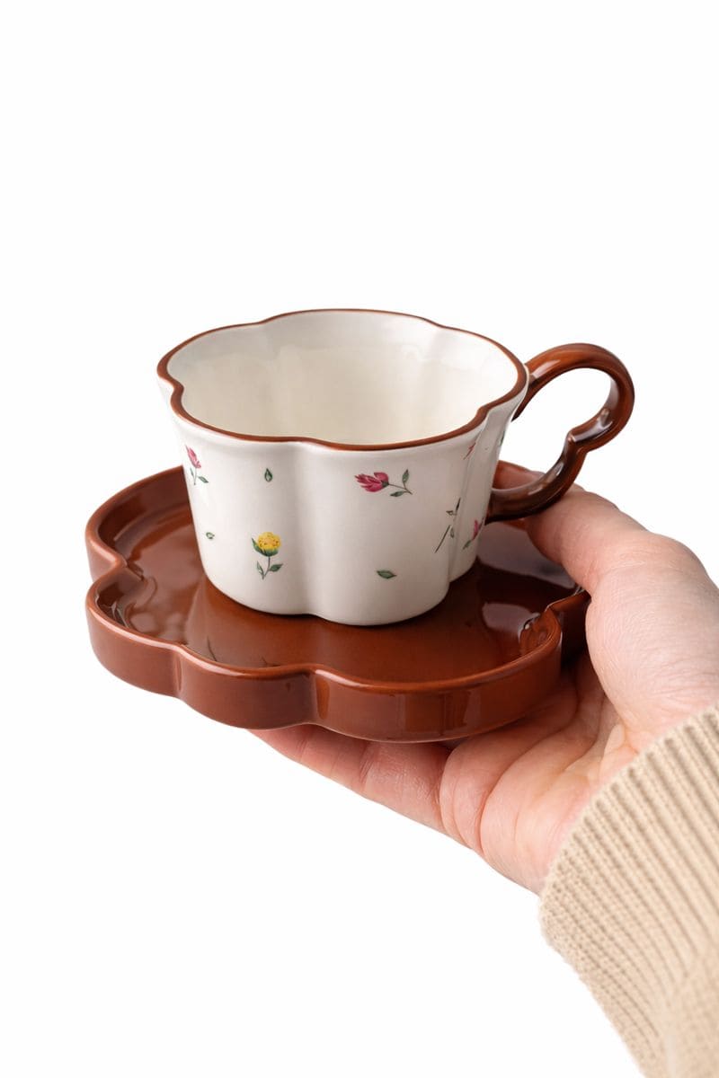 Xícara Florença com Pires Esculpido em Flor| Pérola em Porcelana